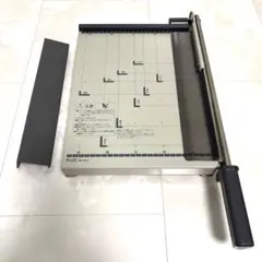 【美品】　PLUS PK-013 ペーパー裁断機