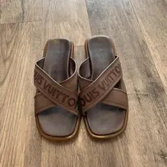 LOUIS VUITTON クロスストラップロゴサンダル