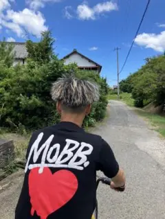 MOBB. ハートプリント Tシャツ
