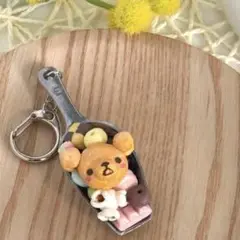くまブッセとカラフルスイーツのスコップキーホルダー　フェイクスイーツ A
