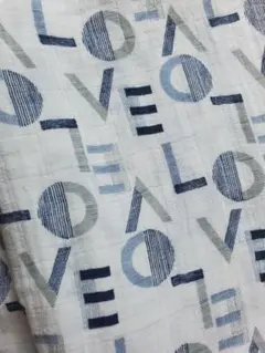 aden + anais LOVEプリントおくるみ