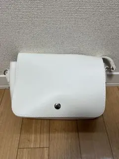 ショルダーバッグ ホワイト　レディース
