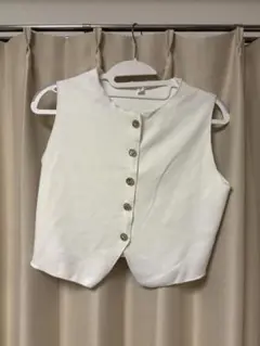ホワイト ボタン付き ノースリーブベスト H&M