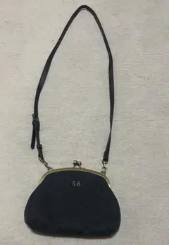黒のがま口ショルダーバッグ