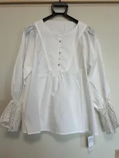 ☆新品未使用品☆【ベイクルーズ】袖レース　コットンブラウス♪
