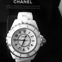 CHANEL シャネル J12 レディース ホワイト 33mm 腕時計