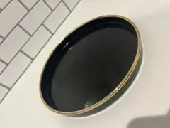 黒い円形プレート ゴールド縁取り　おぼん