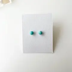 丸いターコイズ樹脂ピアス・ピアス・イヤリング
