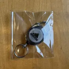adidas リール付きキーホルダー
