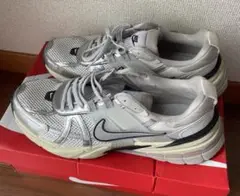 NIKE WMNS V2K RUN サミットホワイト メタリックシルバー
