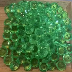 緑色のアクリルアイス100個