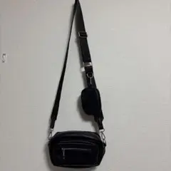 ブラック ミニショルダーバッグ ジッパー付き