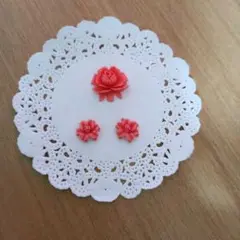 31. 赤系のバラとお花のカボション　3点セット