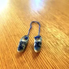 陶器製くつ型置物 青い紐付き