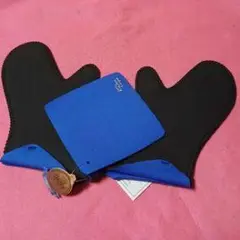 青と黒のミトンスタイル手袋