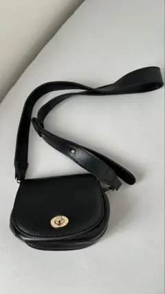 ブラックショルダーバッグ