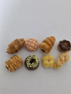 ミニチュアフード 　ハンドメイド　樹脂粘土　８種類　パン