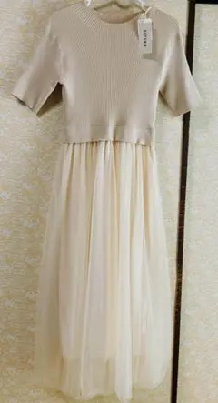 新品　HEYVUMM ニットワンピース 半袖 ベージュ　アーバンリサーチ