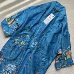 未使用タグ付【ZARA】牡丹柄　着物風羽織り　光沢ブルー半袖　派手柄