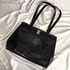 美品 フェラガモ トートバッグ ハンド クロコ型押し ヴァラ リボン 黒