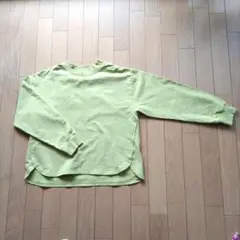 綺麗な黄緑色のトレーナー…新品同様