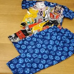 新品　戦隊　バンダイ キッズ パジャマ 3点セット 光る 新品 100