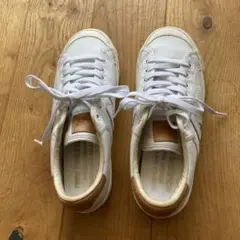 New Balance ホワイトスニーカー