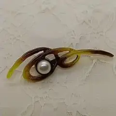 鼈甲パールブローチ