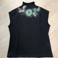 刺繍付き黒ノースリーブハイネック