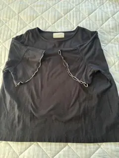 n'Or フリル付きブラックTシャツ オシャレウォーカー