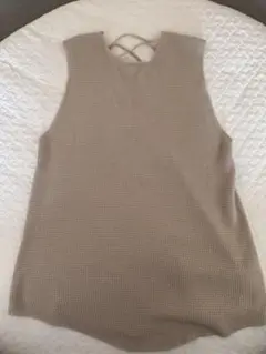 ベージュ レースアップバック ノースリーブ