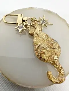 ★ゴールドさん★猫　ネコ　ねこ　レジン　ハンドメイド　チャーム　金箔　金