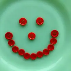 アンティーク赤いプラスチックボタン大5個小9個セット