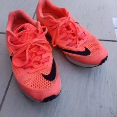 【値下げ】Nike 陸上競技用　軽量　ランニングシューズ　25.5cm