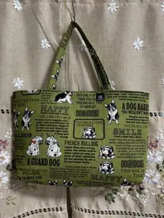 犬プリントの布製トートバッグ