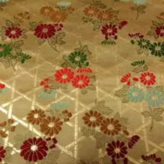 金蘭生地　ハギレ　金地に菊柄　34×50㎝