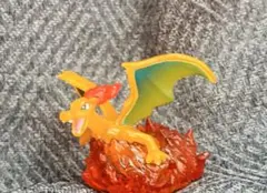 ポケモンカード　リザードン　ミニ　フィギュア