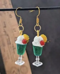 夕張メロンクリームソーダのピアス