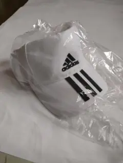 adidasAEROREDY3−StripBaseballCap