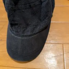 シンプルな黒のワークキャップ