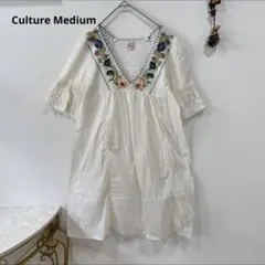Culture Mediumチュニック　綿100% トップス　刺繍 Vネック　花