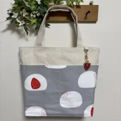 昭和レトロ　苺大福　手ぬぐいリメイク　ハンドメイドトートバッグ　いちごチャーム付