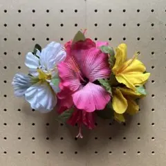 1758. フラダンス　髪飾り　ハイビスカス　ヘアクリップ　ハワイ　タヒチアン