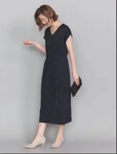 【最終値下げ】　結婚式，二次会など　リーフジャガードVネックスリーブワンピース