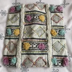 カラフル刺繍のクッションカバー