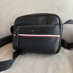 トミーヒルフィガー ブラックショルダーバッグ