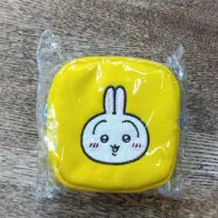ちいかわ カラビナつき刺繍スクエアミニポーチ　うさぎ