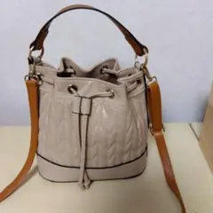 ベージュ キルティング ショルダーバッグ