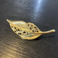 ゴールド葉型ブローチ