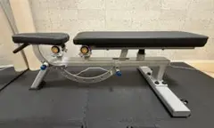 アジャスタブルインクラインベンチ